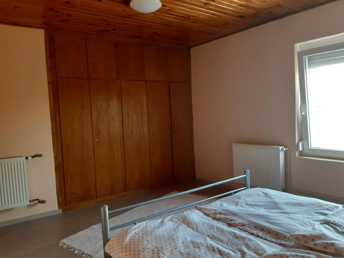 מלון קסזטלי Toldi Apartman מראה חיצוני תמונה