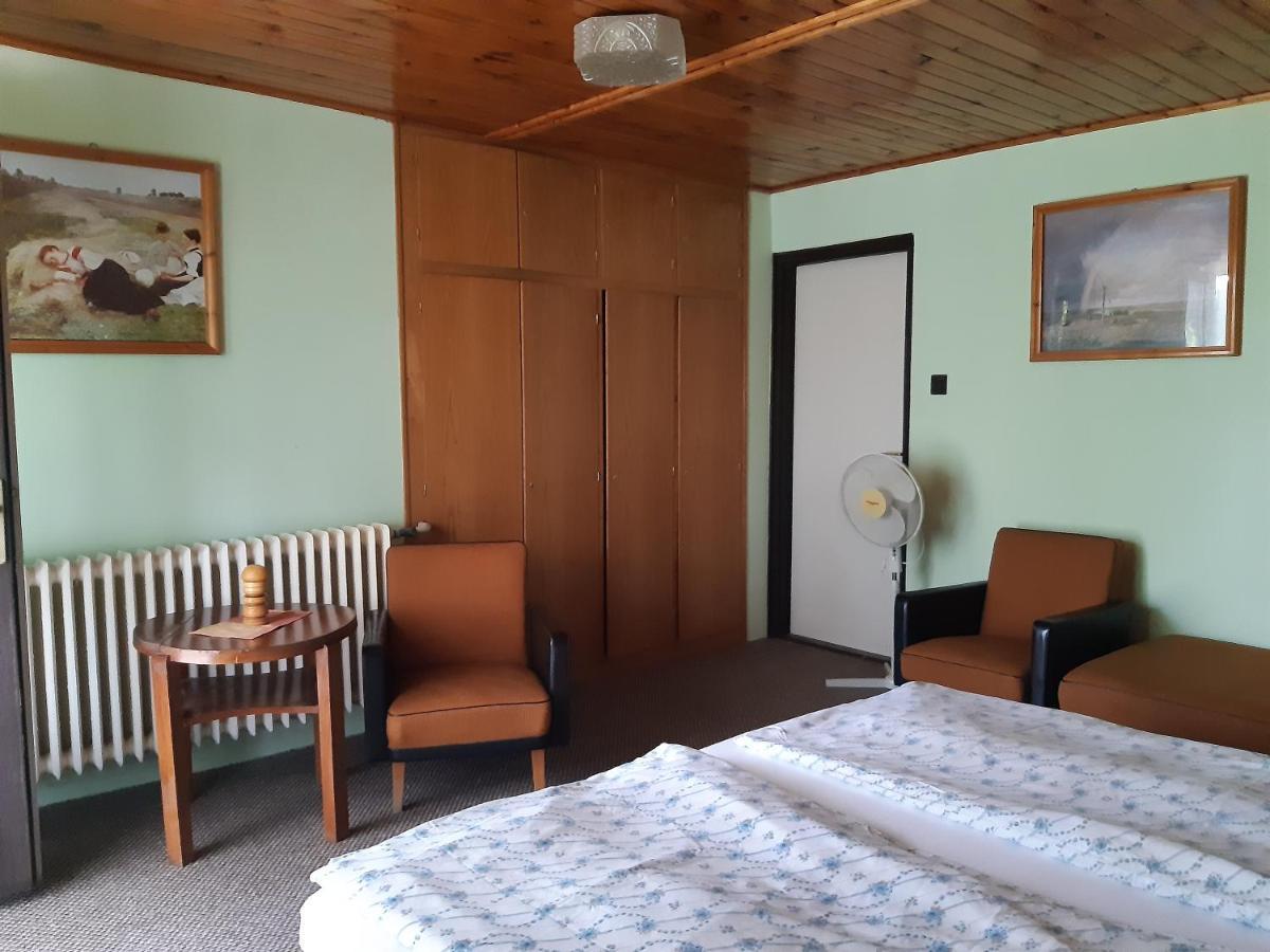 מלון קסזטלי Toldi Apartman מראה חיצוני תמונה
